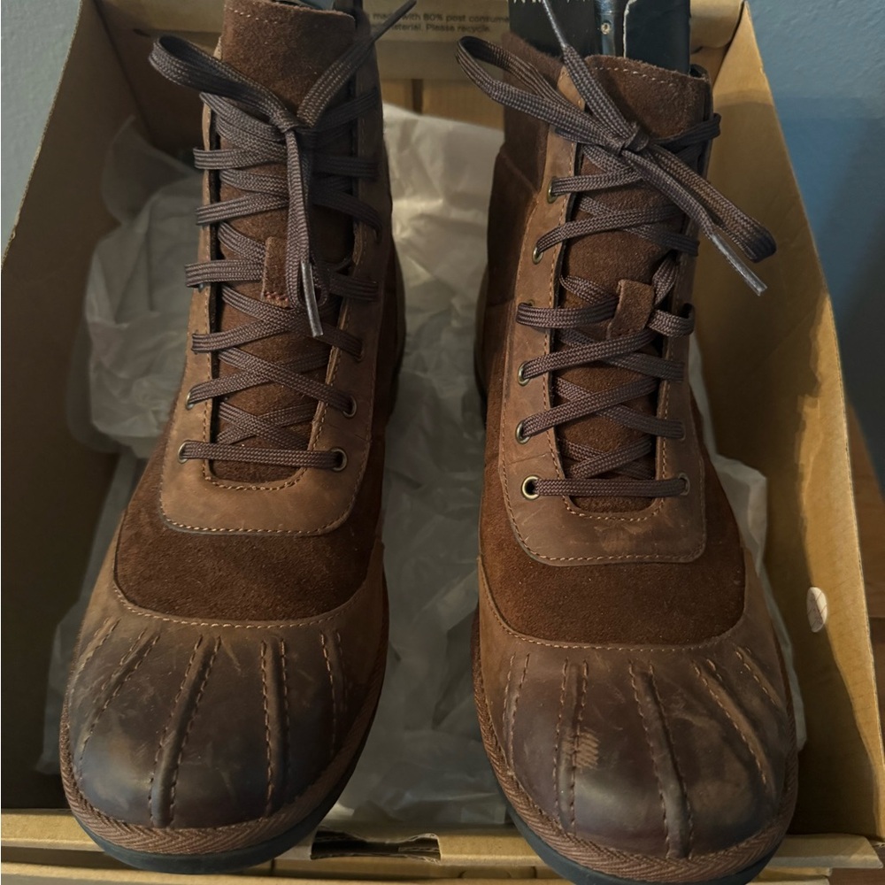 UGG Brown Boots with Durable Leather/Suede Outdoor Protection